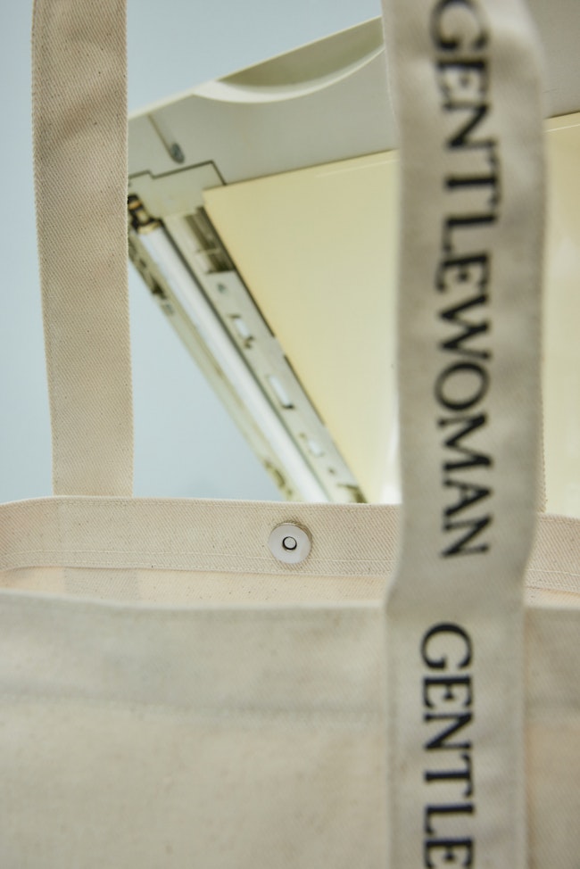 GENTLEWOMAN LOGO STRAP TOTE BAG 40x23cm 525,000 • • • #jualgentlewoman  #jualgentlewomanoriginal #gentlewoman #gentlewomanoriginal