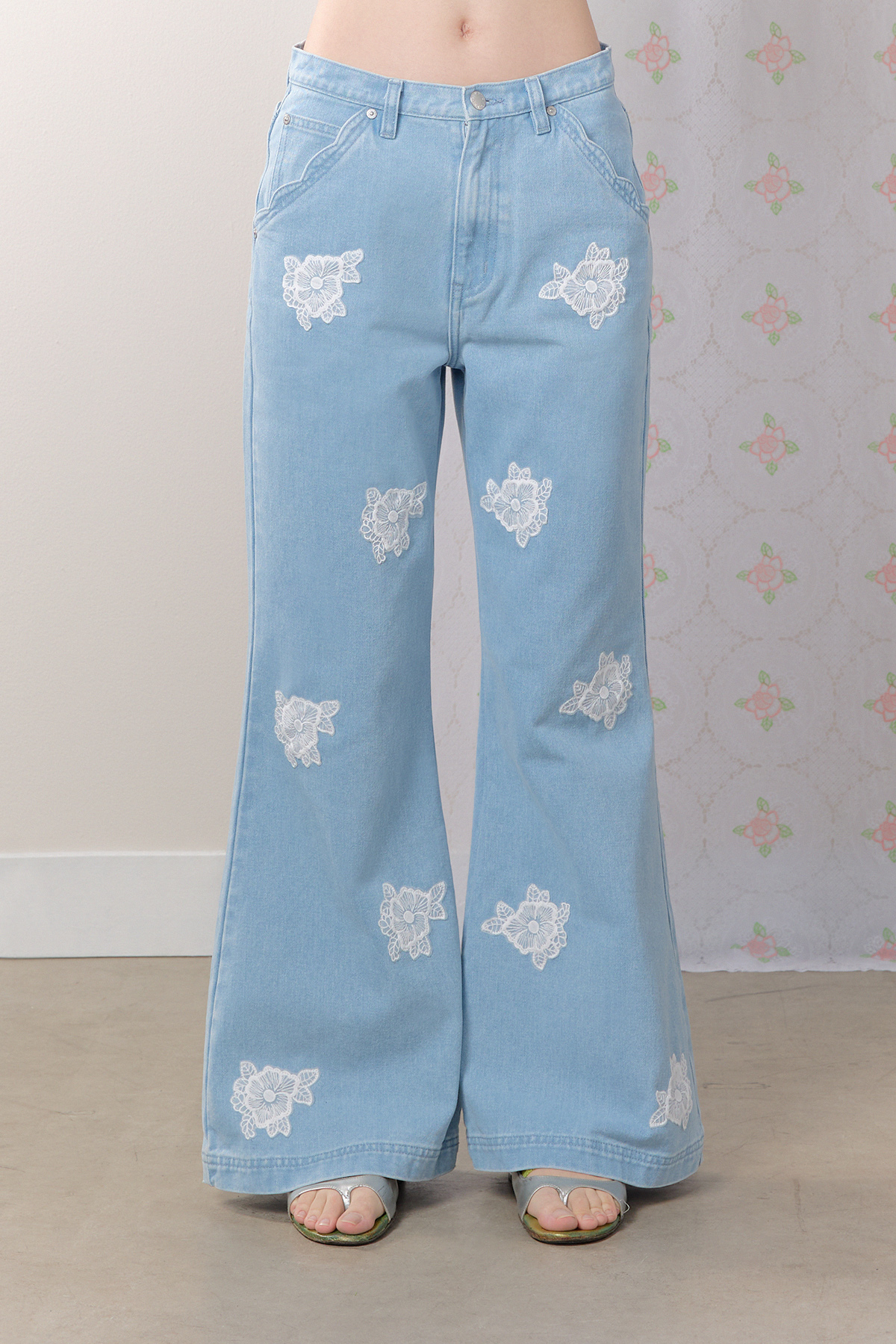 Tender Bloom Flared Jeans - GW27405