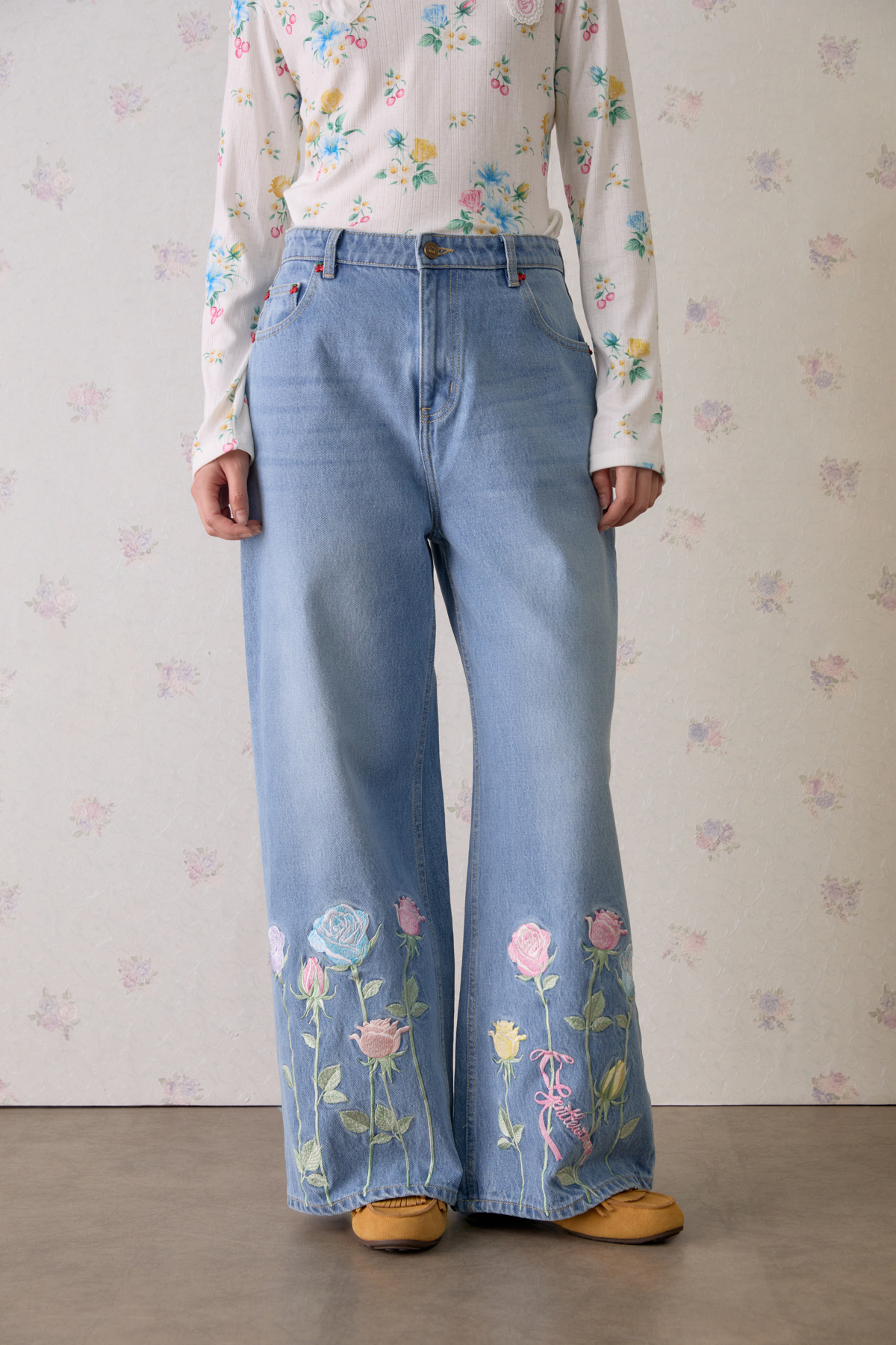 Royale Bloom Embroidered Jeans - GW27744
