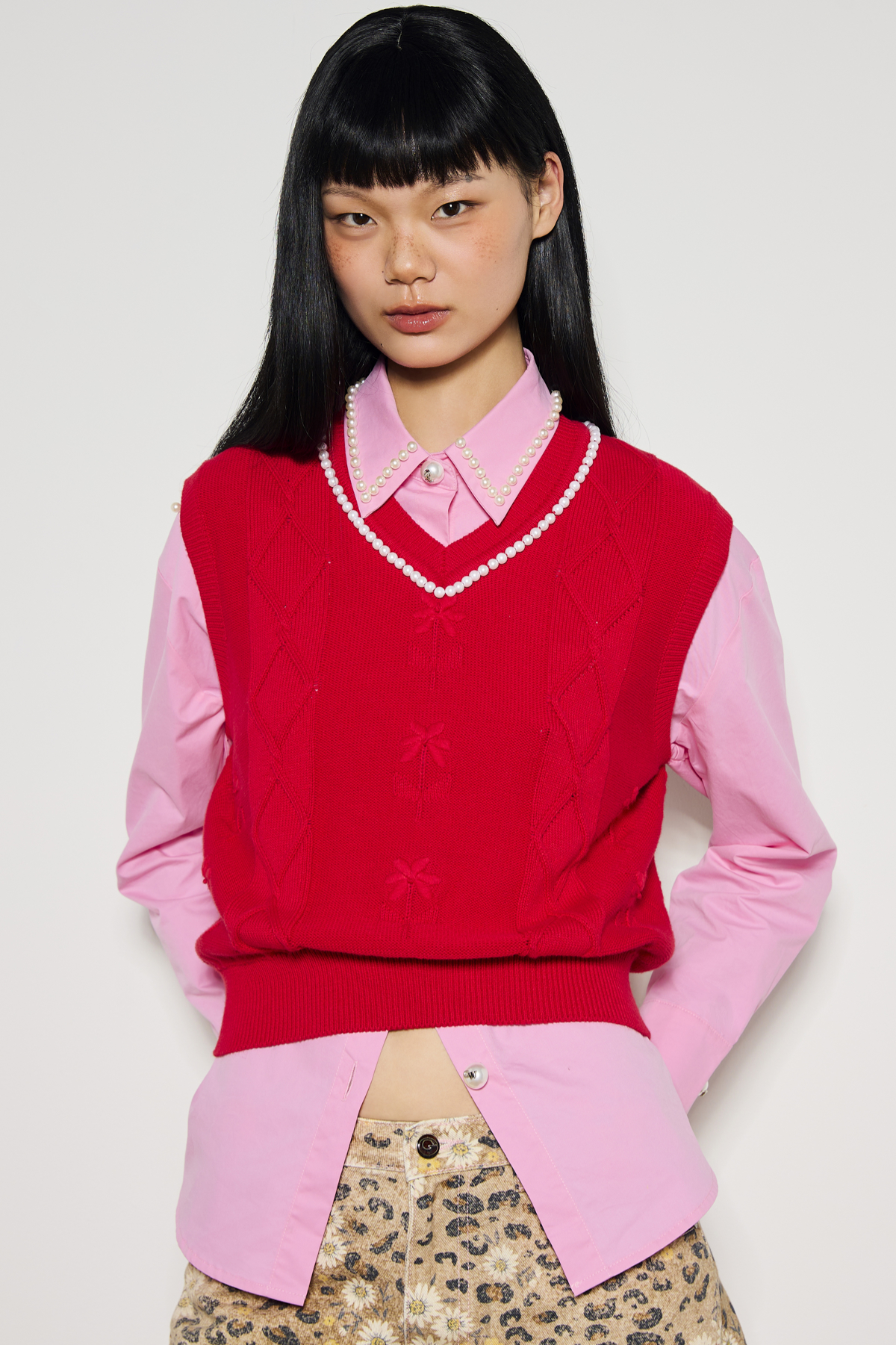 CAMEO KNIT VEST - GW27173
